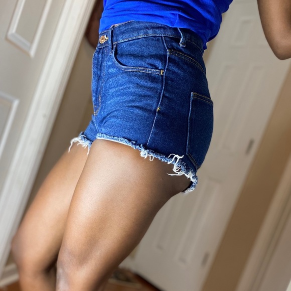 H&M High Waist Cut-off Shorts - Picture 5 of 6